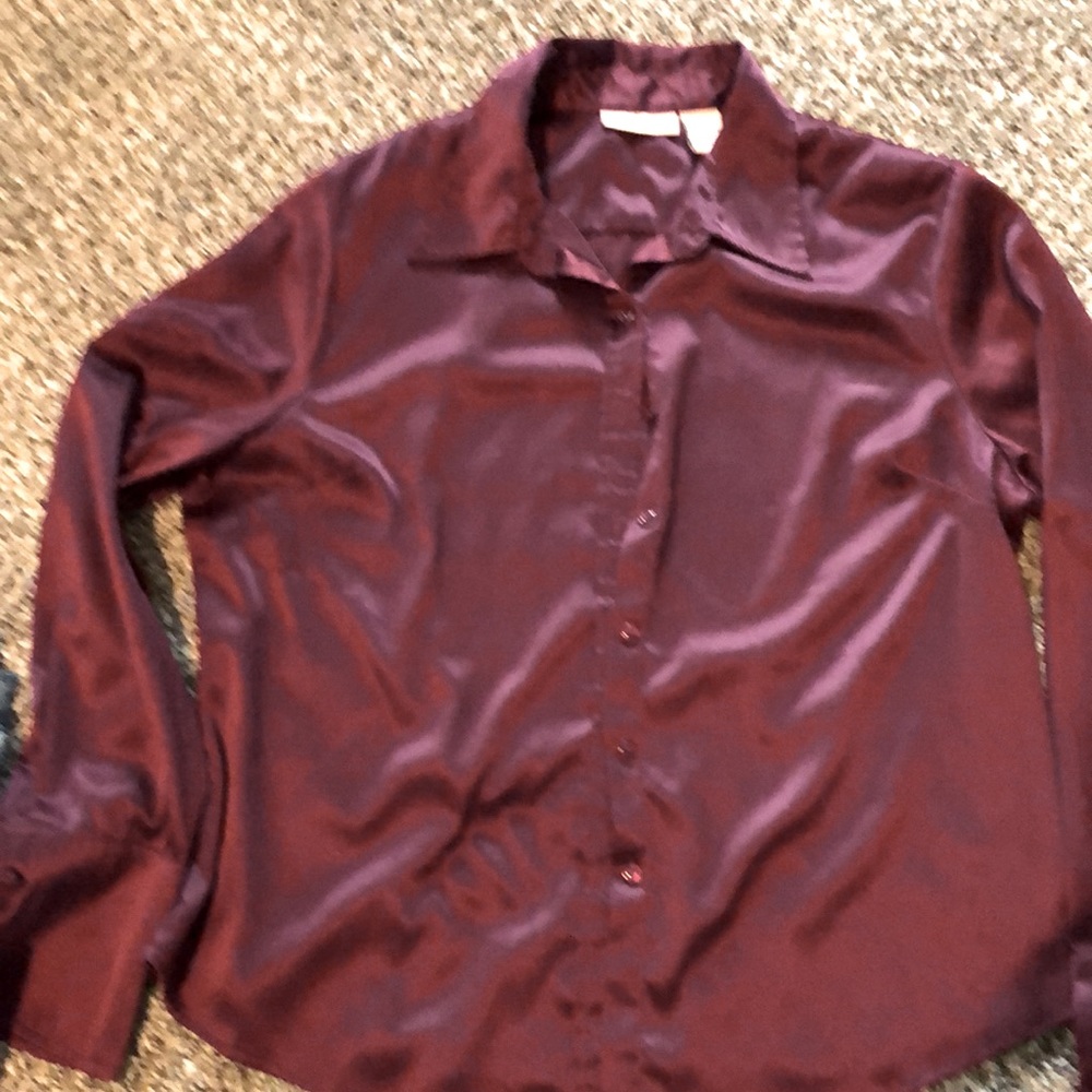 Apostrophe, size 16 deep plum. Long cuff with cute cuff links that both intact.